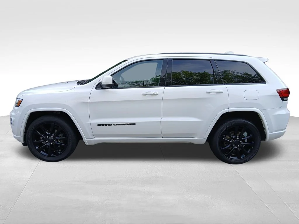 Used 2020 White Jeep Altitude image 5