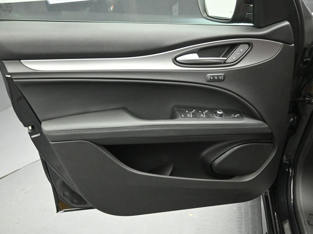 2025 ALFA ROMEO STELVIO - Image 20