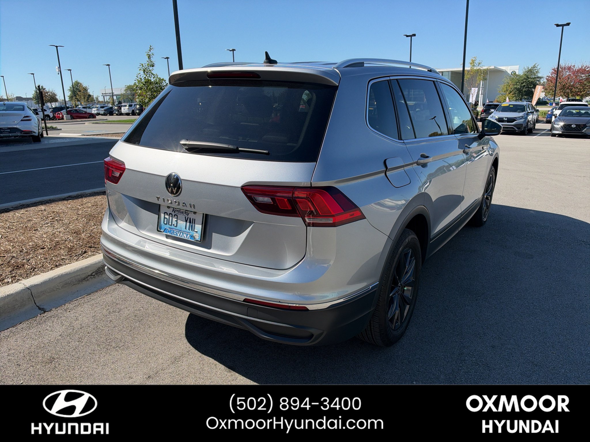 Used 2024 Pyrite Silver Metallic Volkswagen SE image 3