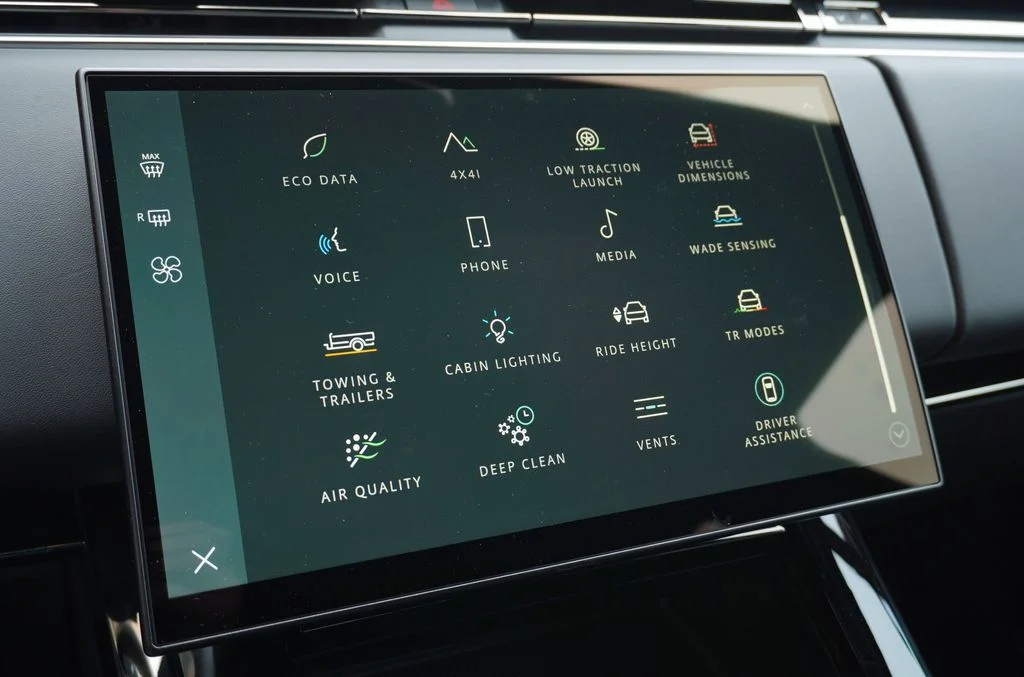 New 2026 Charente Grey Land Rover Dynamic SE image 19