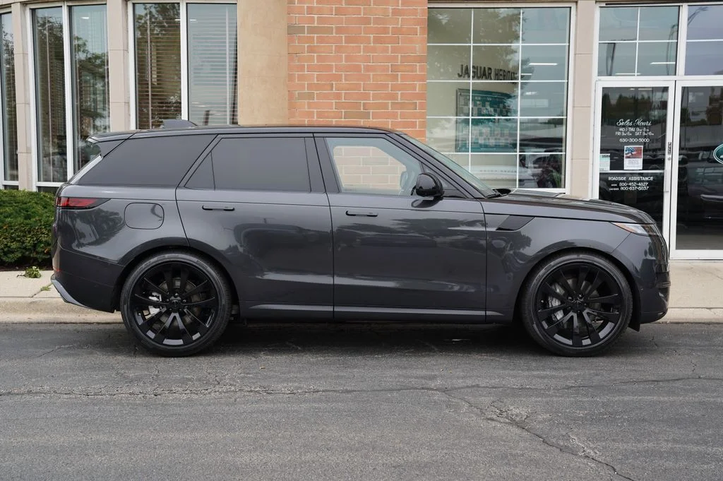 New 2026 Carpathian Grey Land Rover SE image 7