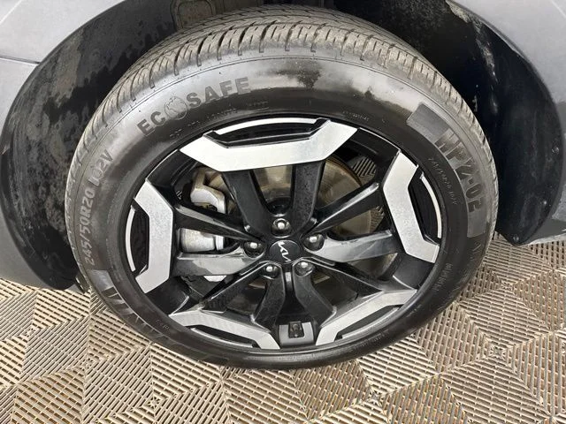Used 2025 Black Kia S image 30