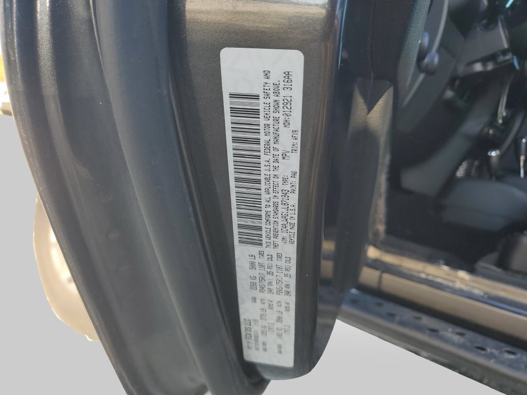 Used 2018 Gray Jeep Sport image 24
