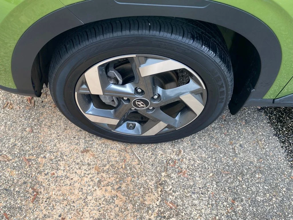 Used 2024 Green Hyundai SEL image 18