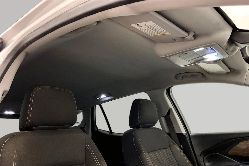 Used 2021 White GMC SLE image 28