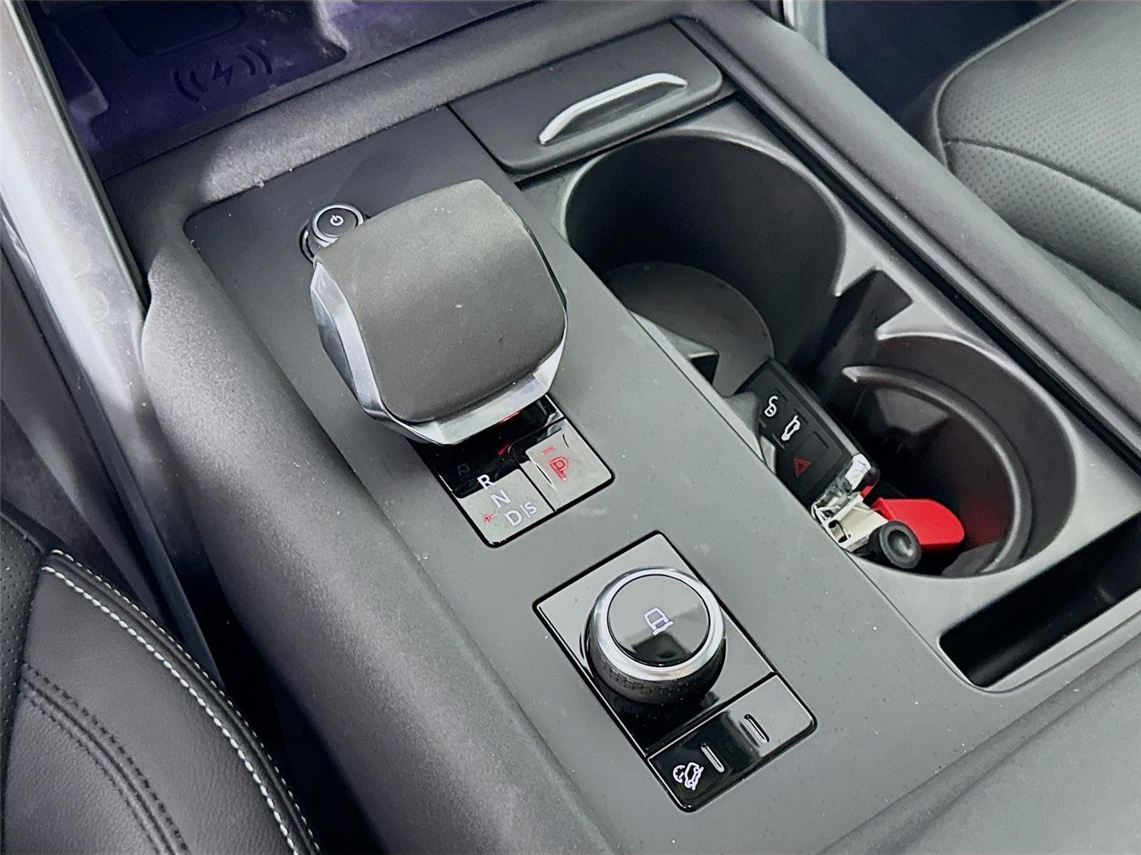 Used 2024 Gray Land Rover S image 19