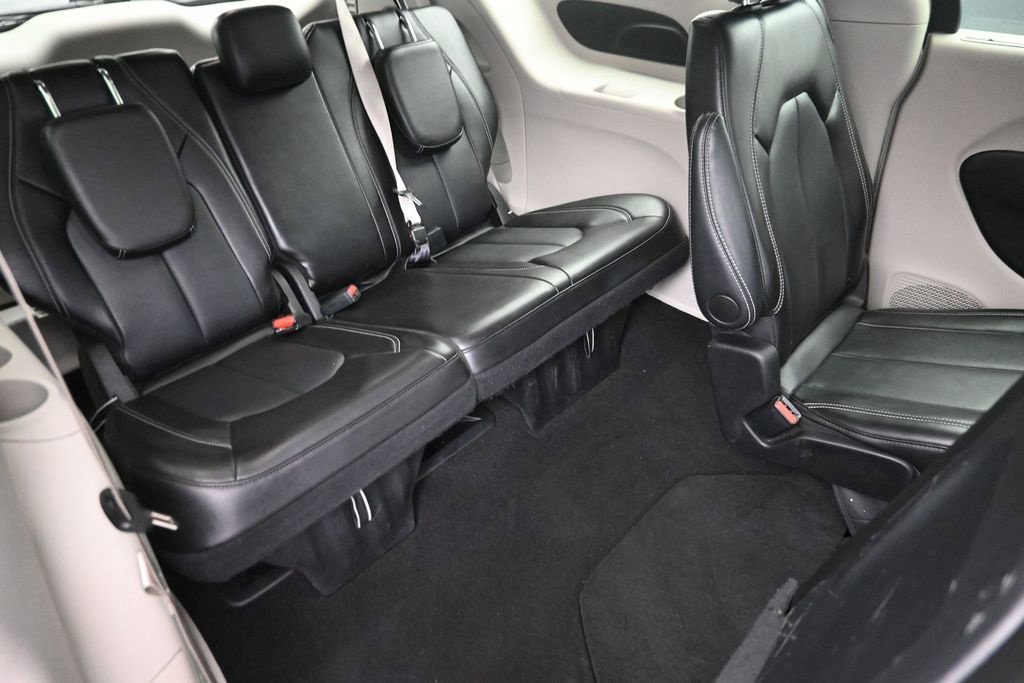 Used 2024 Silver Chrysler Touring L image 11