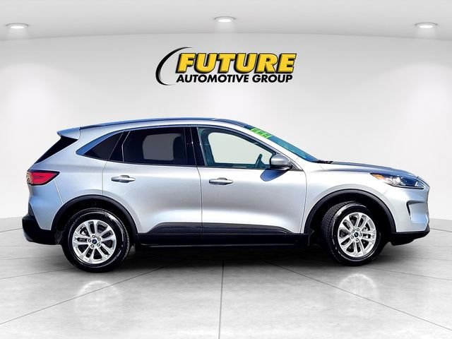 Used 2020 Silver Ford SE image 3
