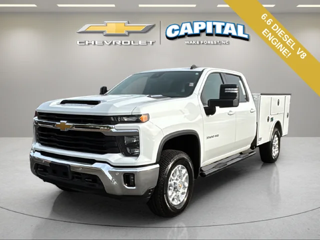 Used 2025 White Chevrolet LT image 10