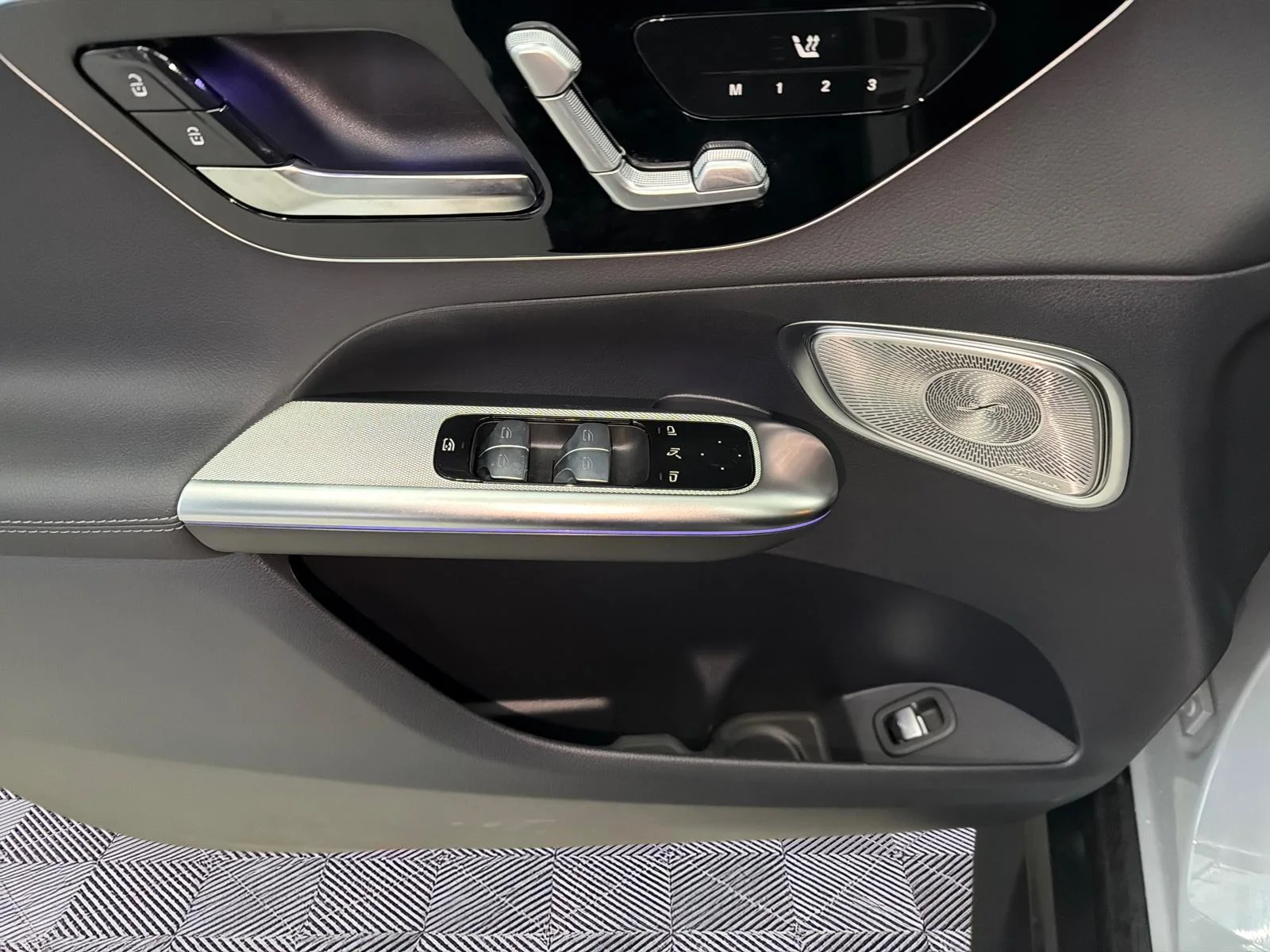 New 2026 White Mercedes-Benz 300 4matic Suv image 9