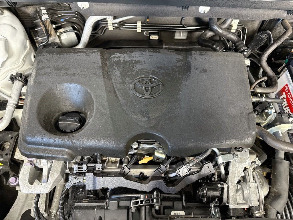 Used 2020 Super White Toyota XLE image 35