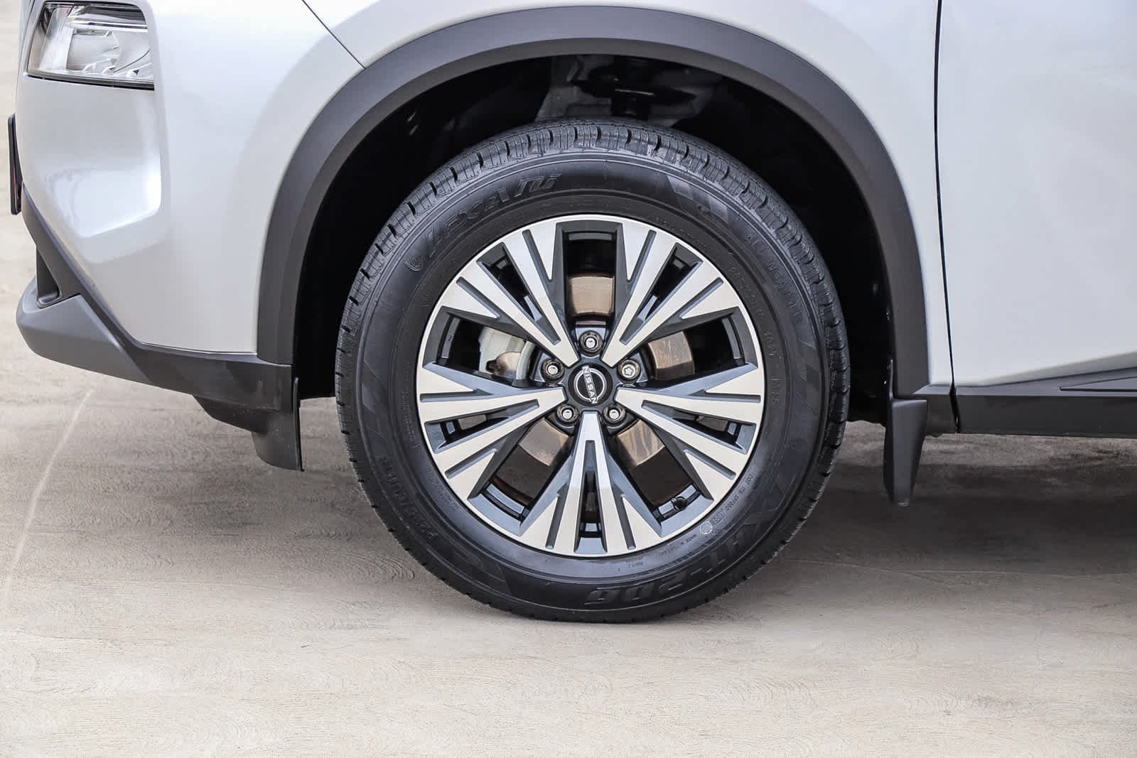2023 Nissan Rogue SV - Photo 11
