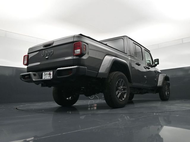 New 2026 Granite Crystal Metallic Clear-Coat Exterior Paint Jeep Sport S image 23