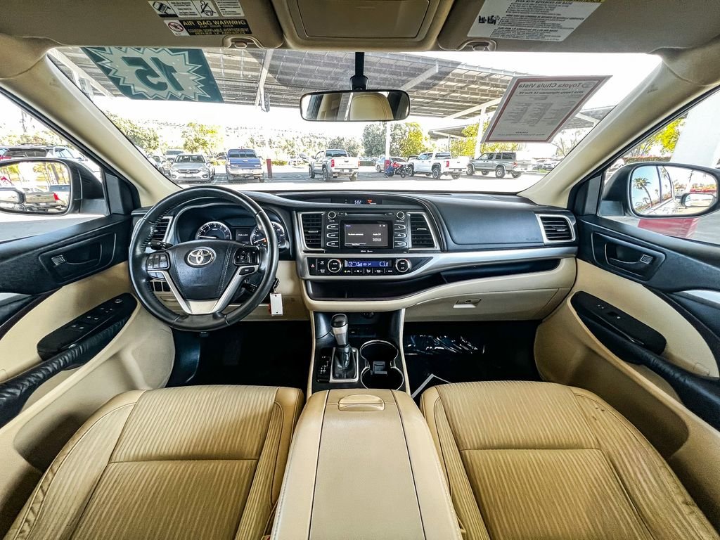 Used 2015 Blizzard Pearl Toyota LE Plus V6 image 11