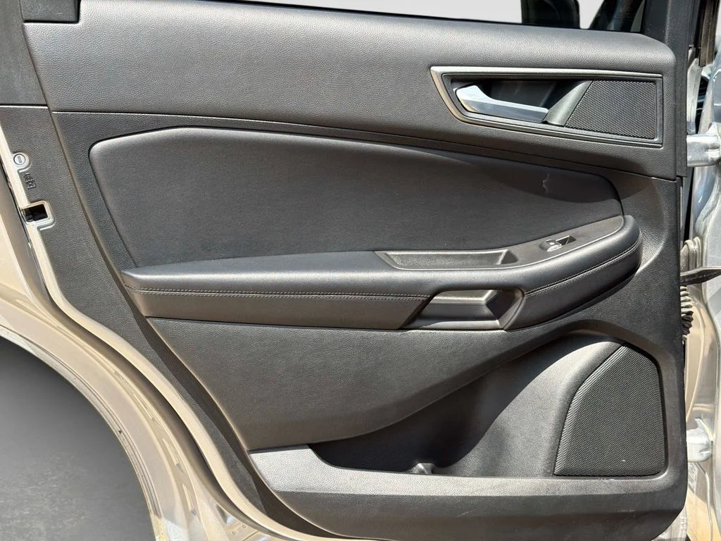Used 2022 Silver Metallic Ford SE image 13