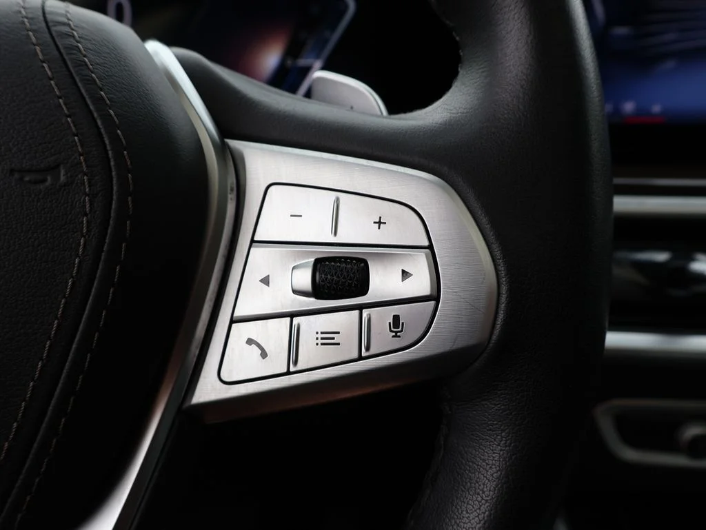 Used 2025 Black BMW xDrive40i image 30