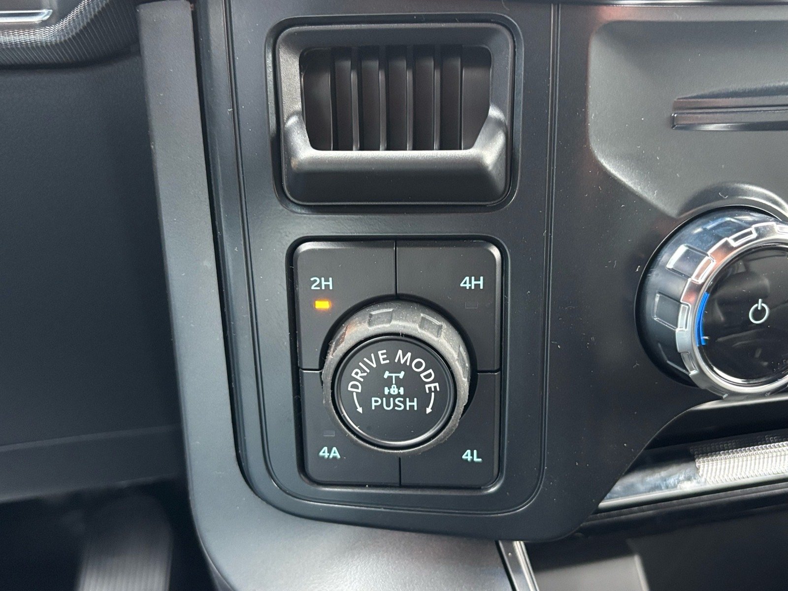New 2026 Carbonized Gray Metallic Ford Lariat® image 14