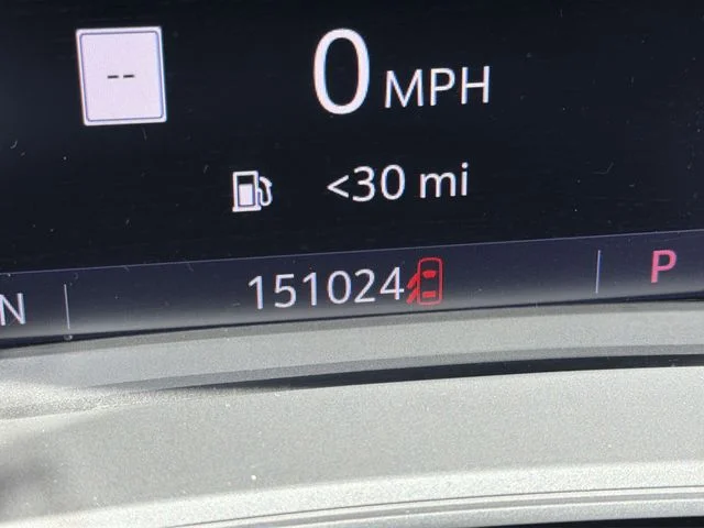 Used 2019 White Buick Essence image 17