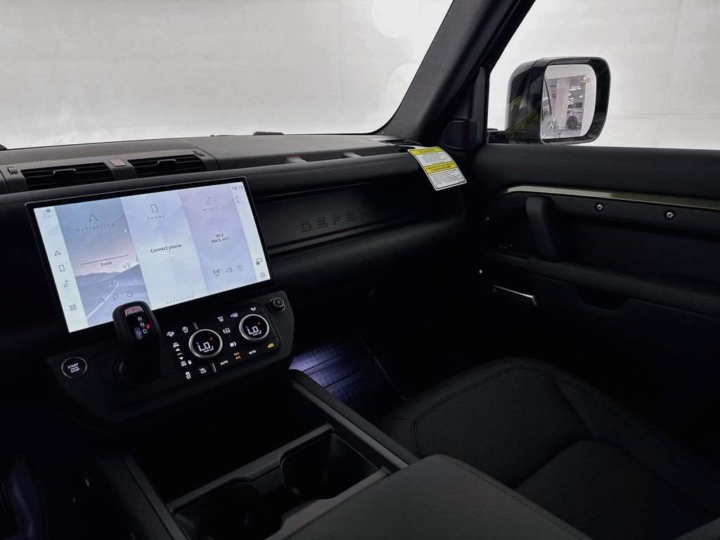 New 2026 Woolstone Green Land Rover X-Dynamic SE image 24