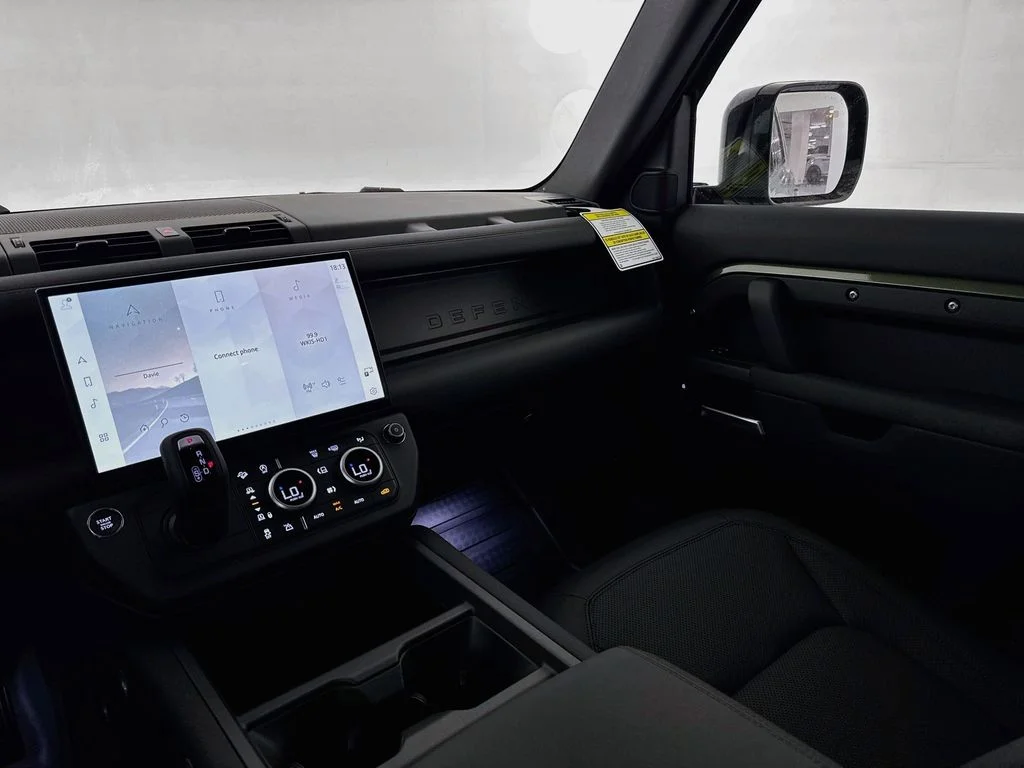 New 2026 Woolstone Green Land Rover X-Dynamic SE image 24