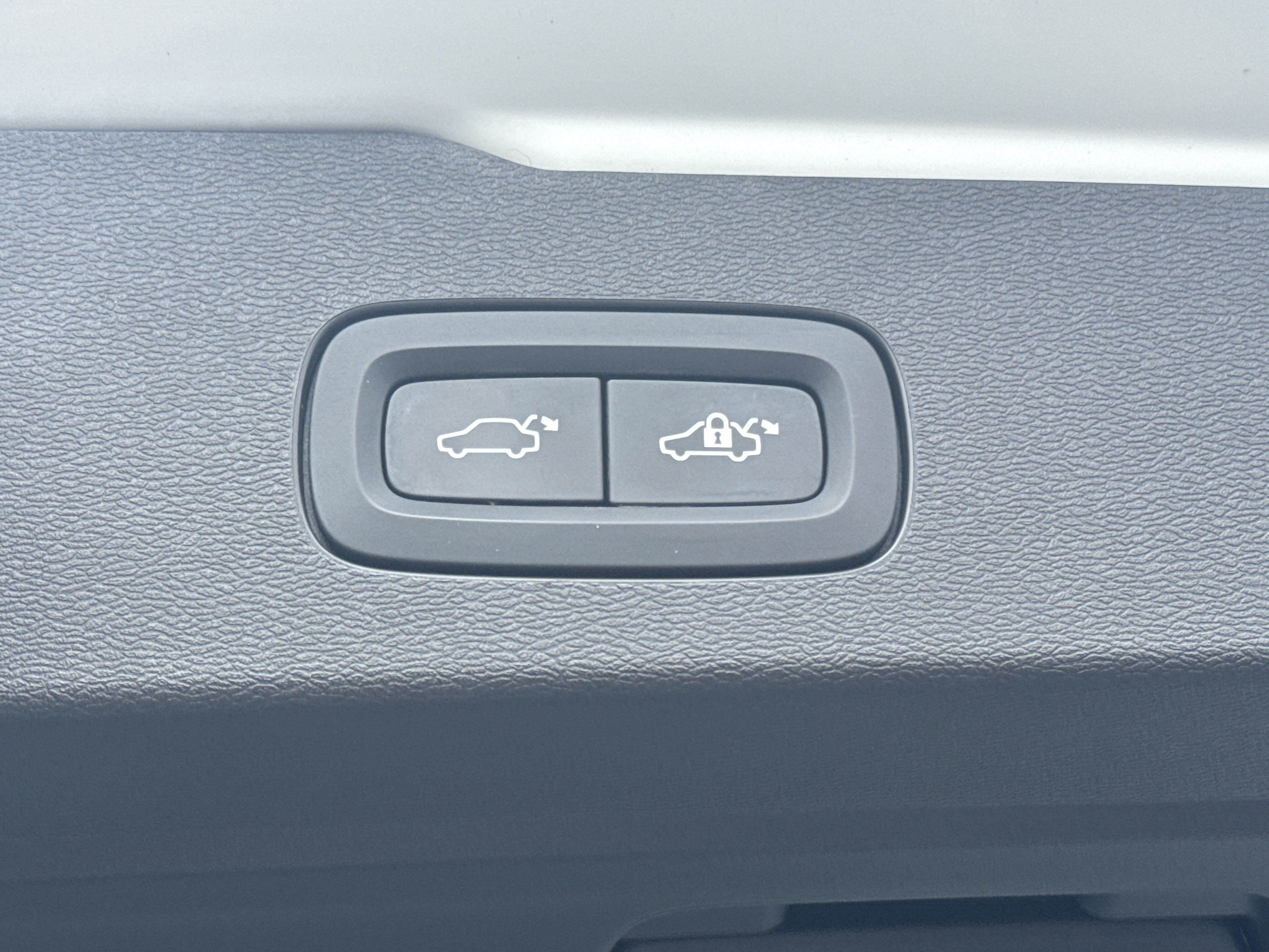 Used 2021 Ice White Volvo AWD image 11