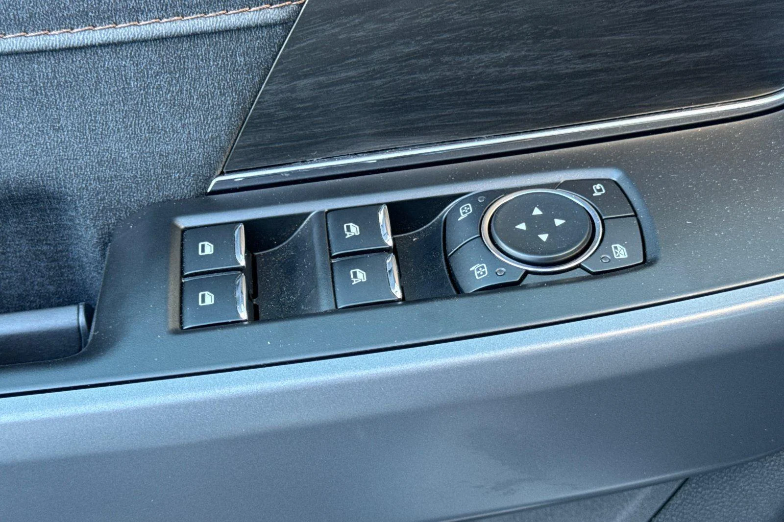 2025 Ford F-150 Lightning Lariat - Photo 12
