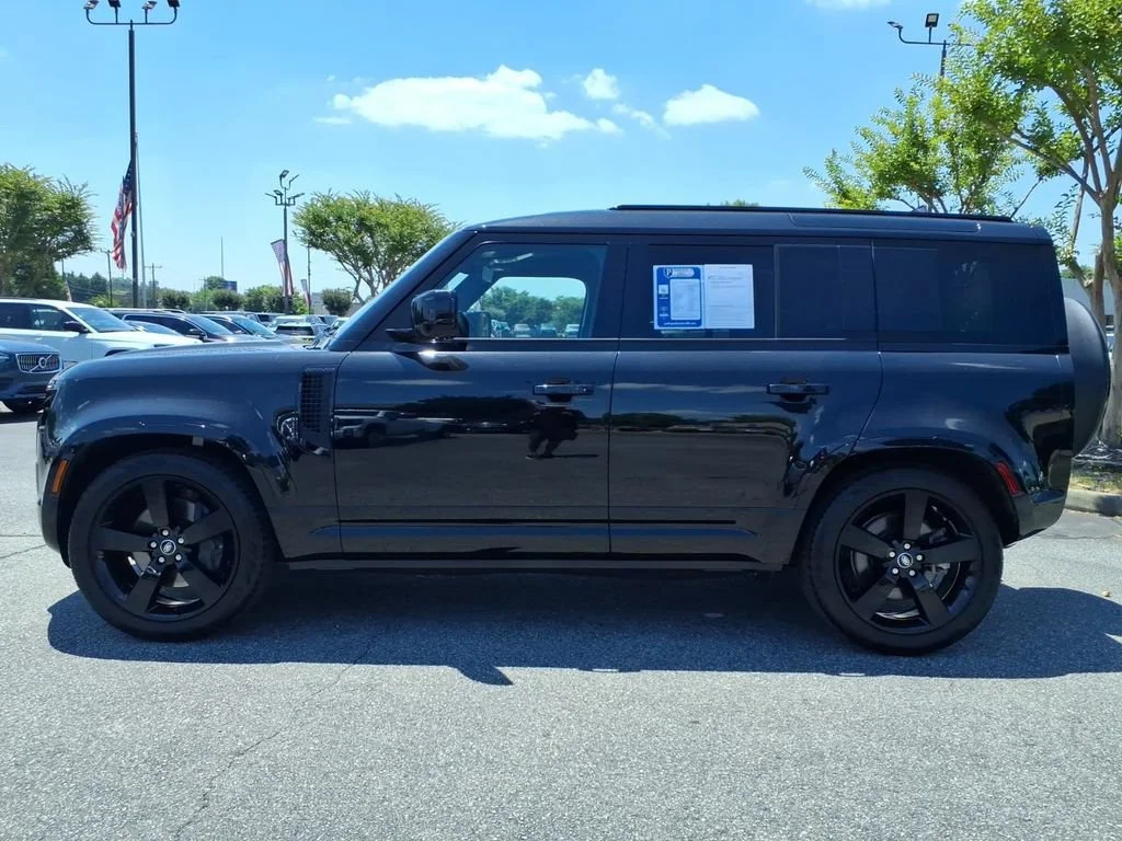 Used 2025 Black Land Rover 110 P400 X-Dynamic SE image 26