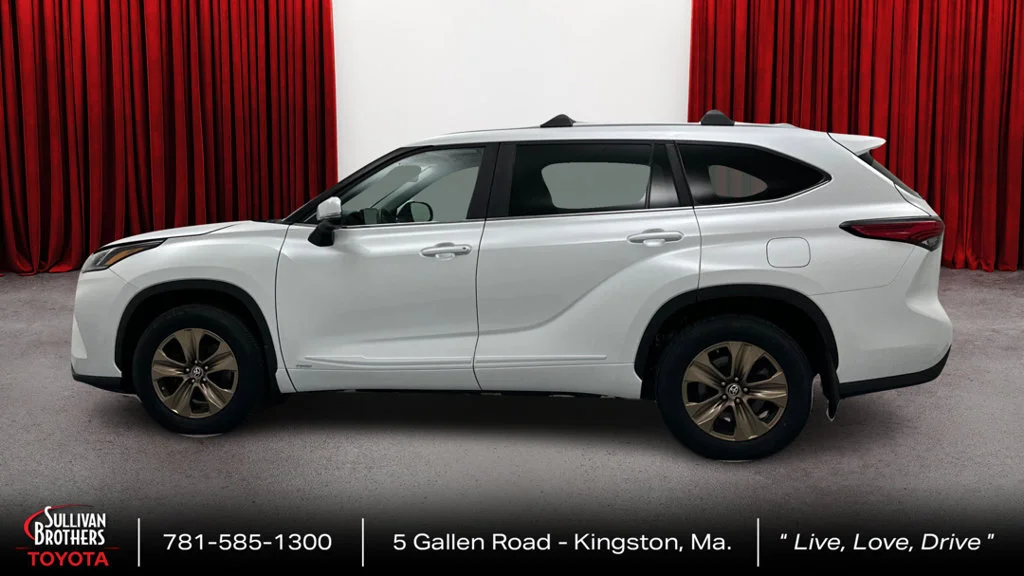 Used 2023 Beige Toyota Bronze Edition image 8