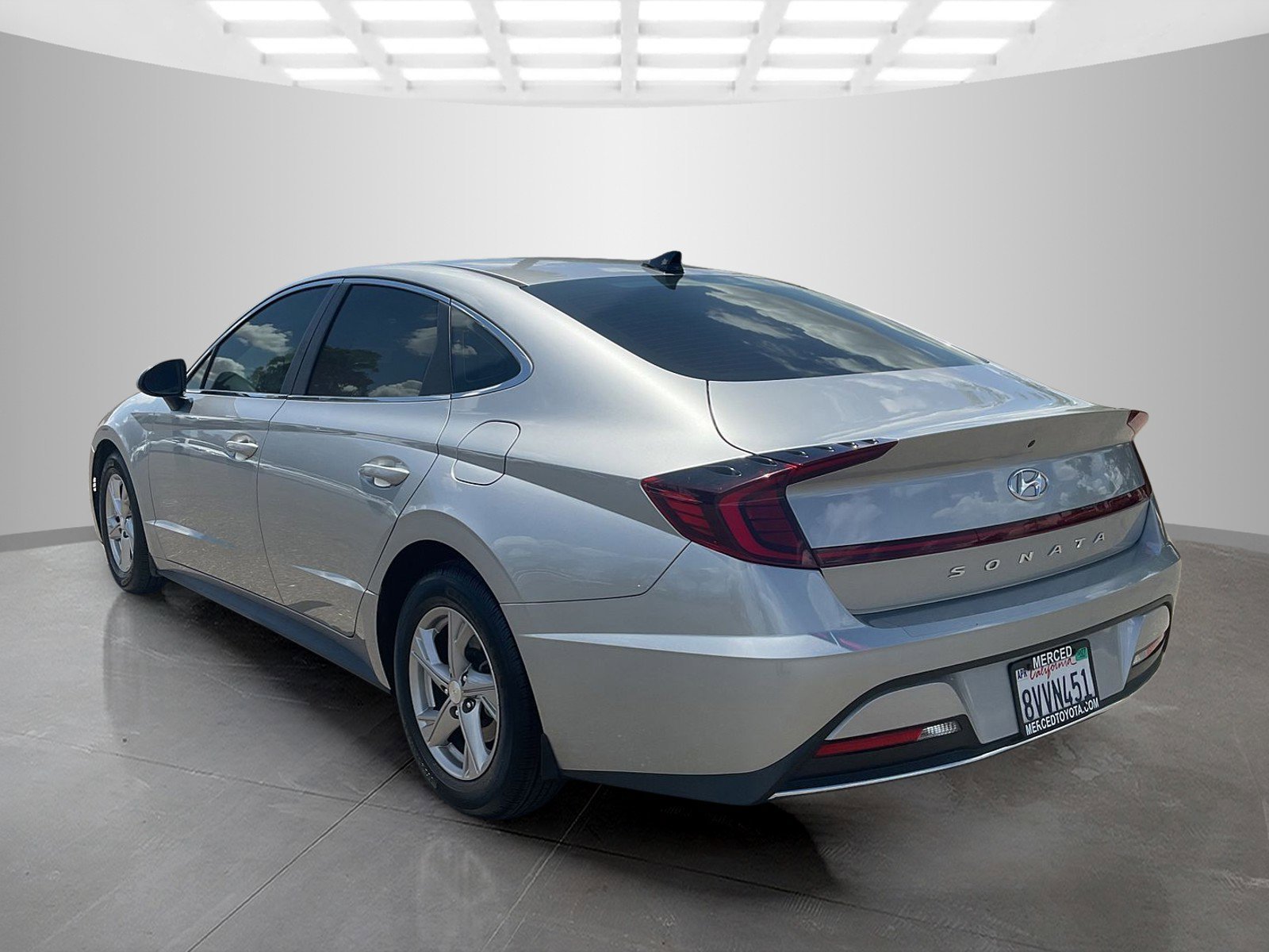 Used 2021 Shimmering Silver Pearl Hyundai SE image 3