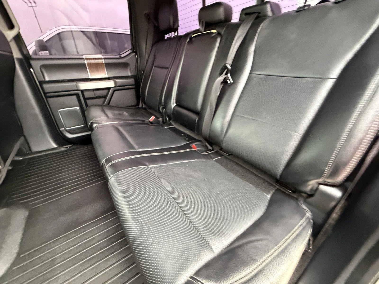 Used 2015 Magnetic Metallic Ford Lariat image 23