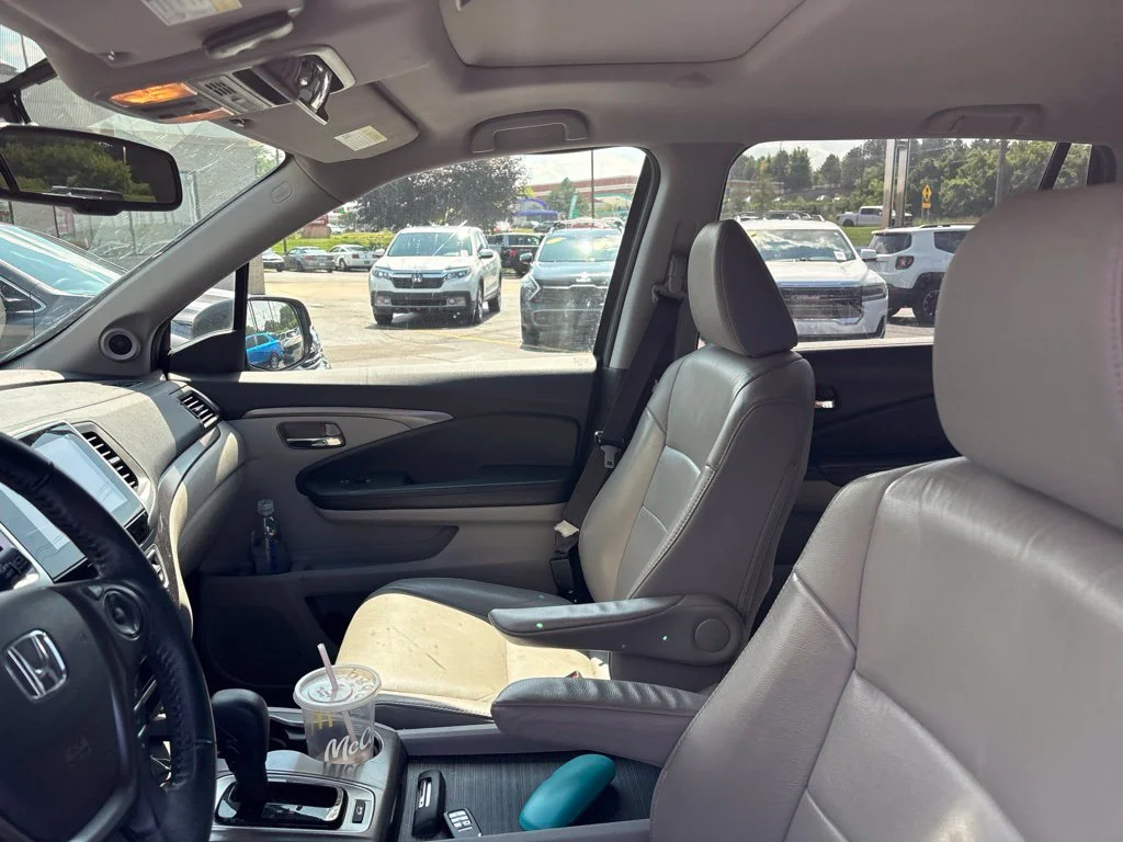 Used 2017  Honda EX-L image 5