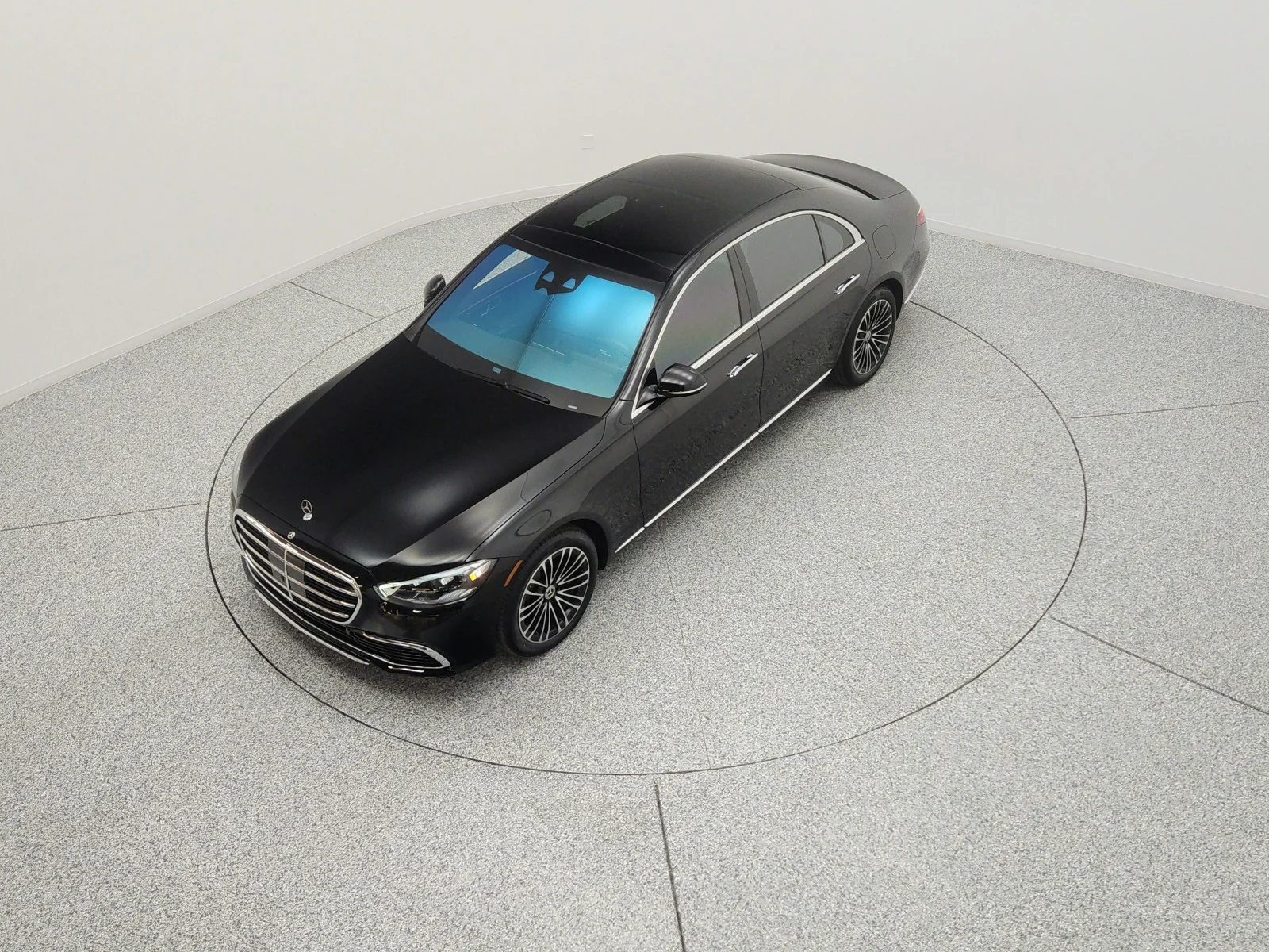 Used 2023 Obsidian Black Mercedes-Benz S 580e 4MATIC® Sedan image 9