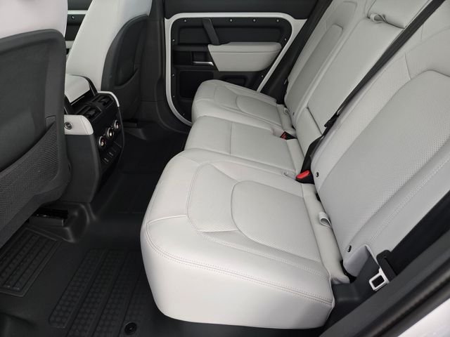 New 2026 Fuji White Land Rover X-Dynamic SE image 5