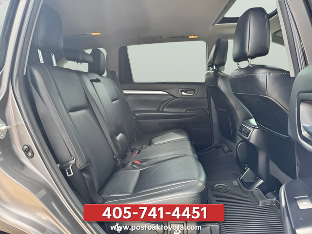 Used 2018 Gray Toyota XLE image 19