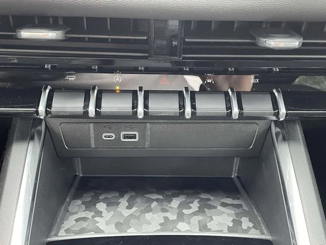 New 2026 White GMC Elevation image 26