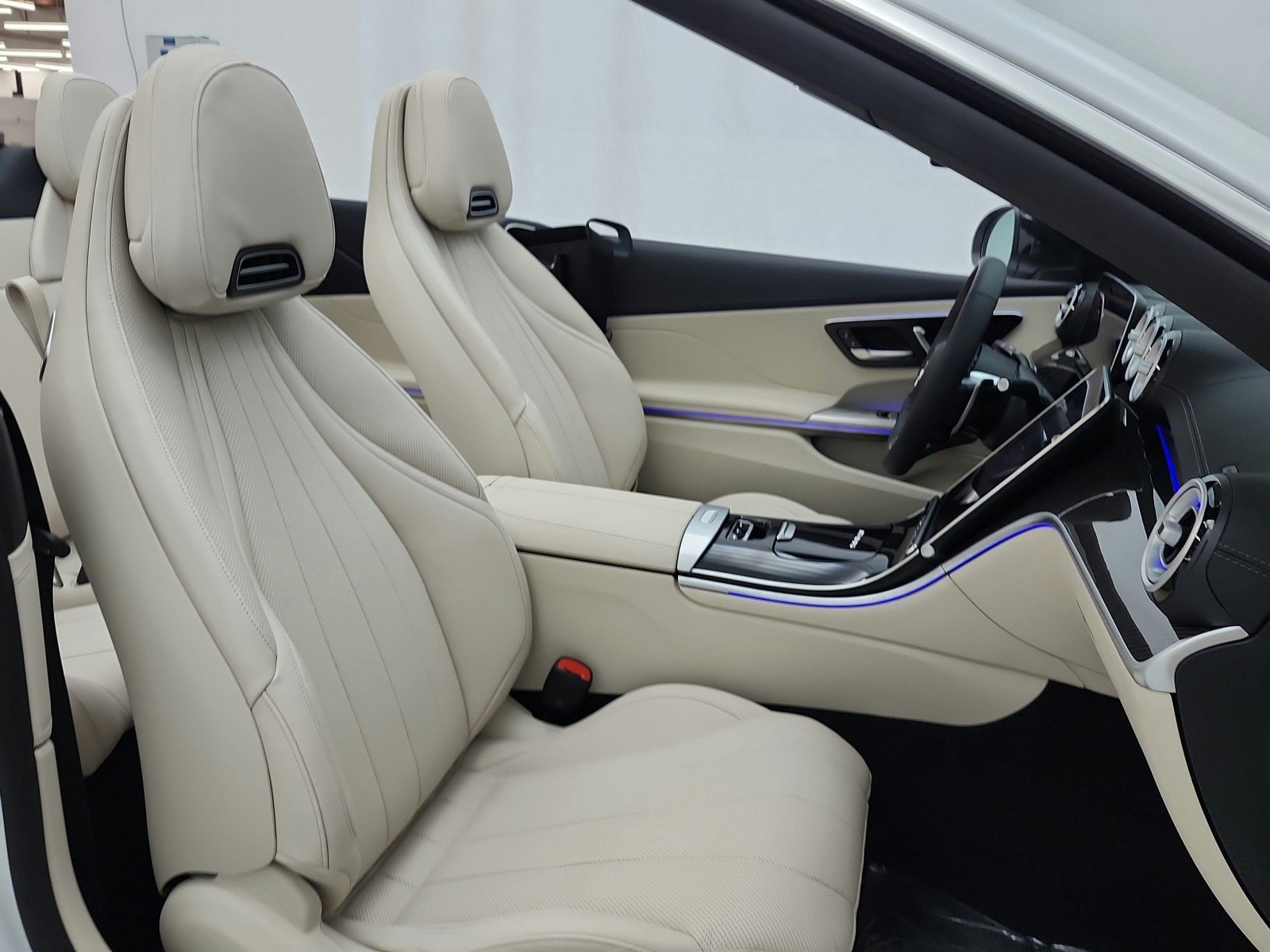 Certified Used 2026 MANUFAKTUR Moonlight White Metallic Mercedes-Benz AMG® CLE 53 4MATIC+ Cabriolet image 16