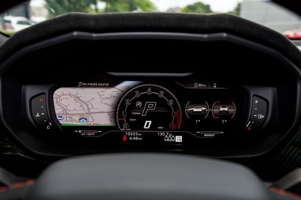 Used 2024 White Lamborghini Performante image 40
