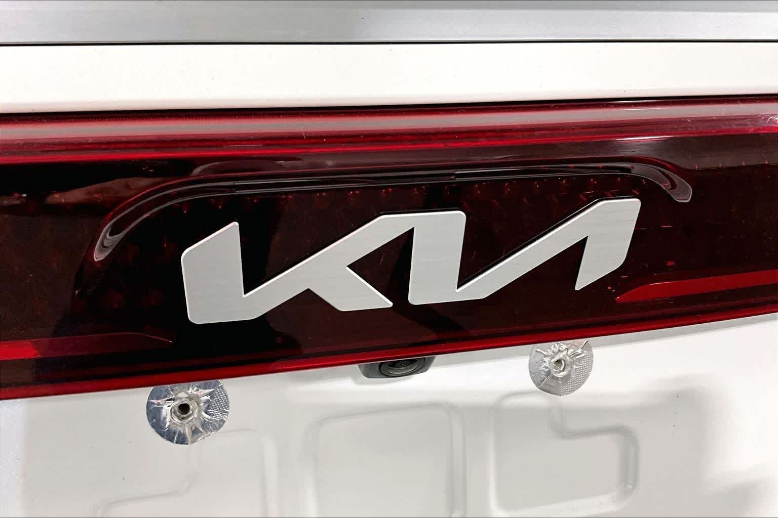 Used 2024 Snow White Pearl Kia EX image 10