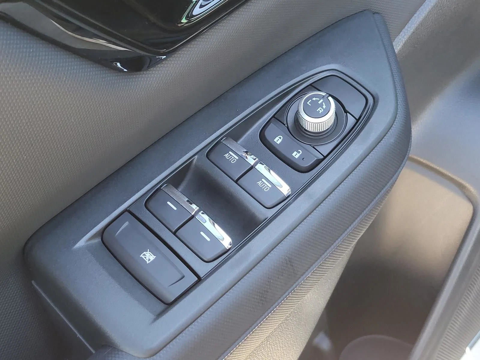 2025 Subaru Forester Limited - Photo 19