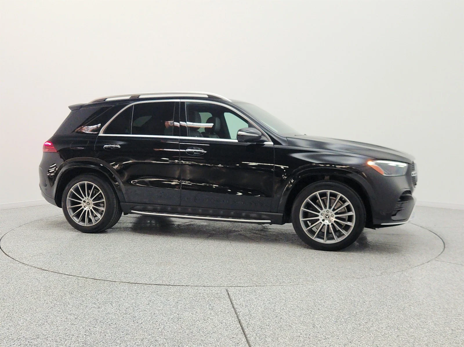 Used 2024 Black Mercedes-Benz GLE 350 4MATIC® SUV image 4