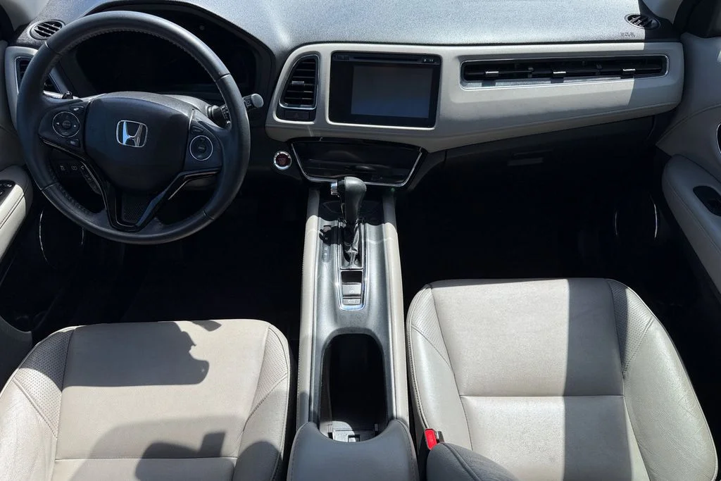 Used 2018 White Honda EX-L image 23