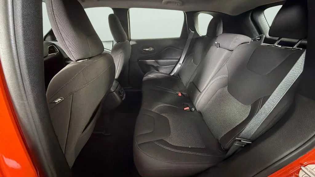 Used 2021 Orange Jeep Latitude FWD image 25