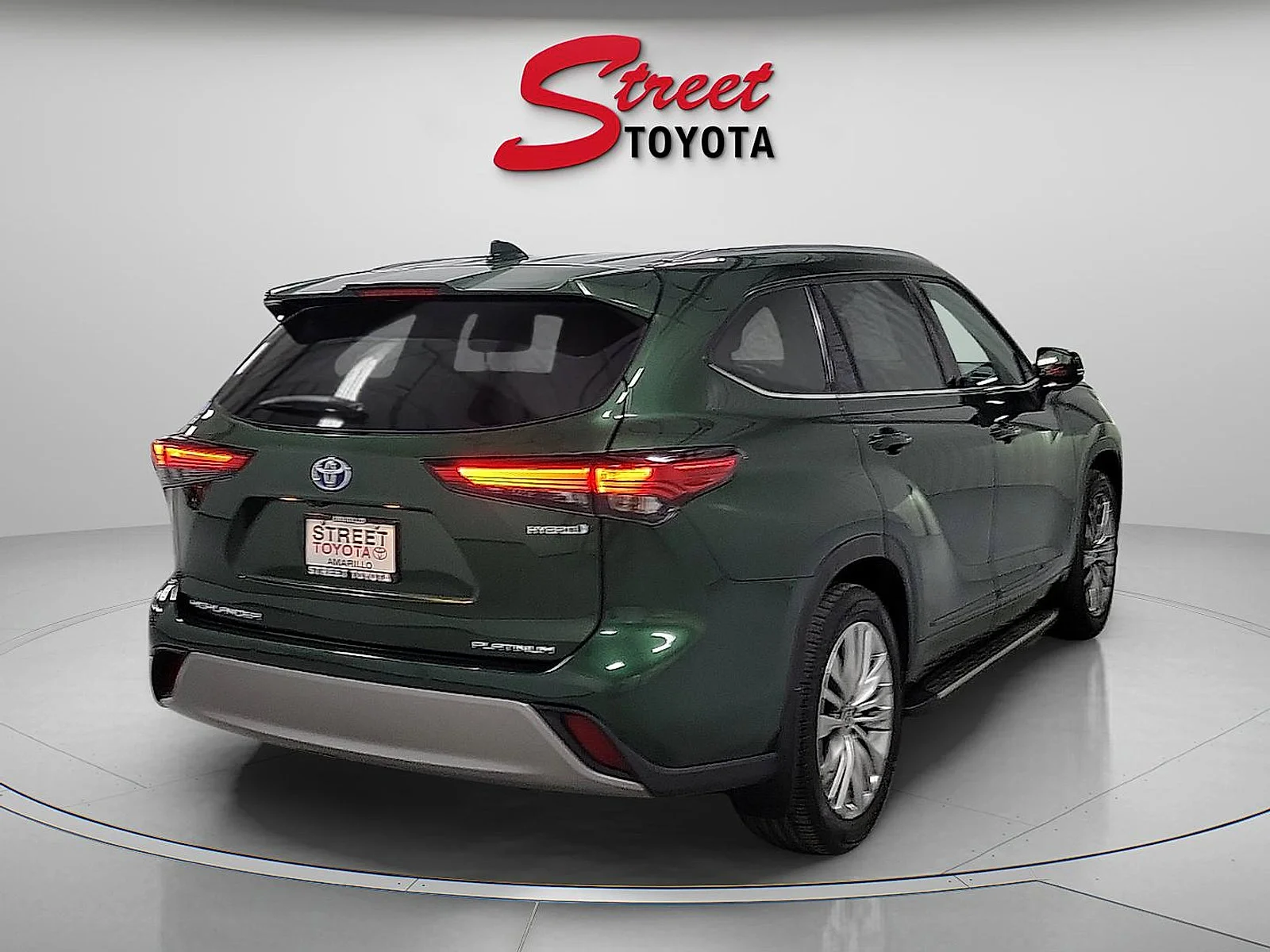 Used 2023 Green Toyota Hybrid Platinum image 4