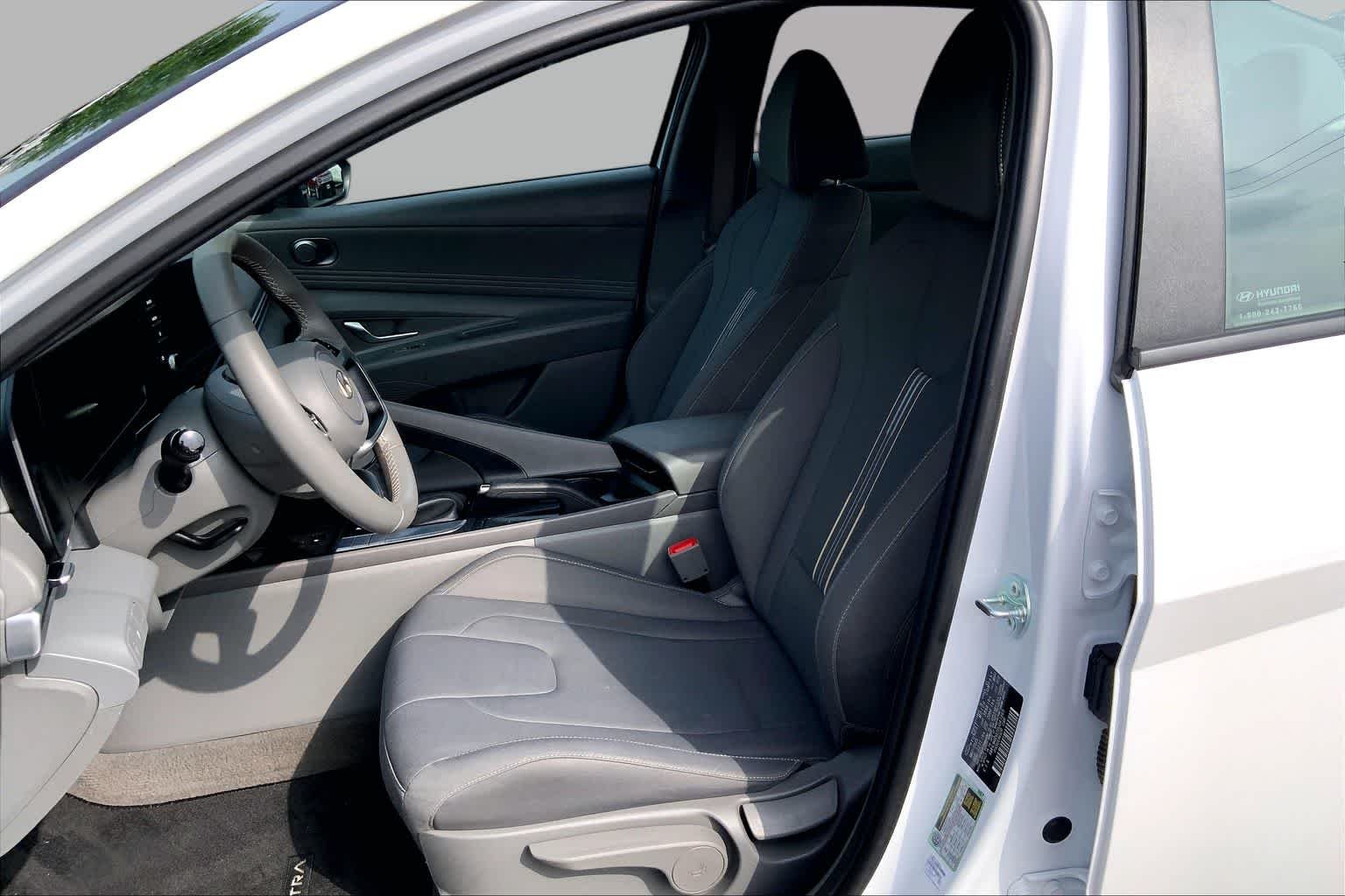 Used 2025 Serenity White Hyundai SEL Sport image 8