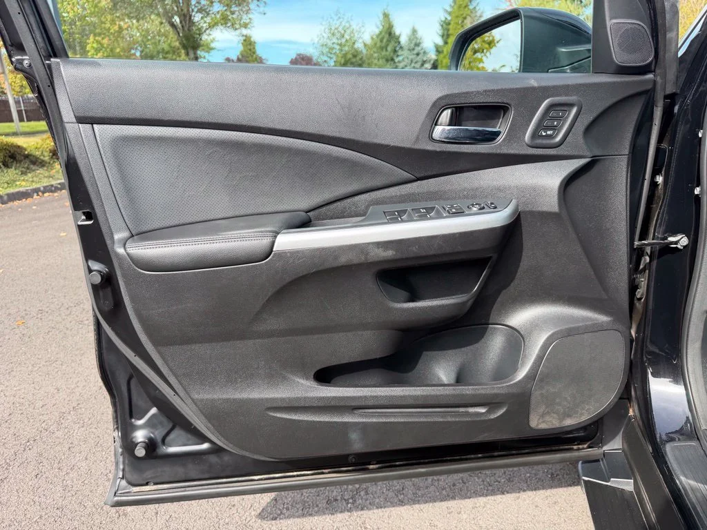 Used 2016 Crystal Black Pearl Honda Touring image 11