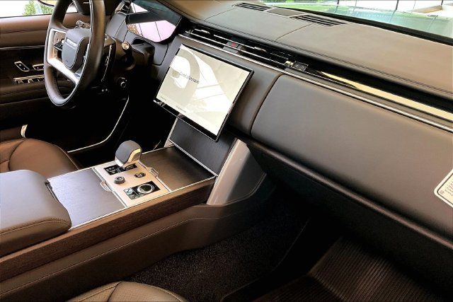 New 2027 Obsidian Black Satin Land Rover SE image 19