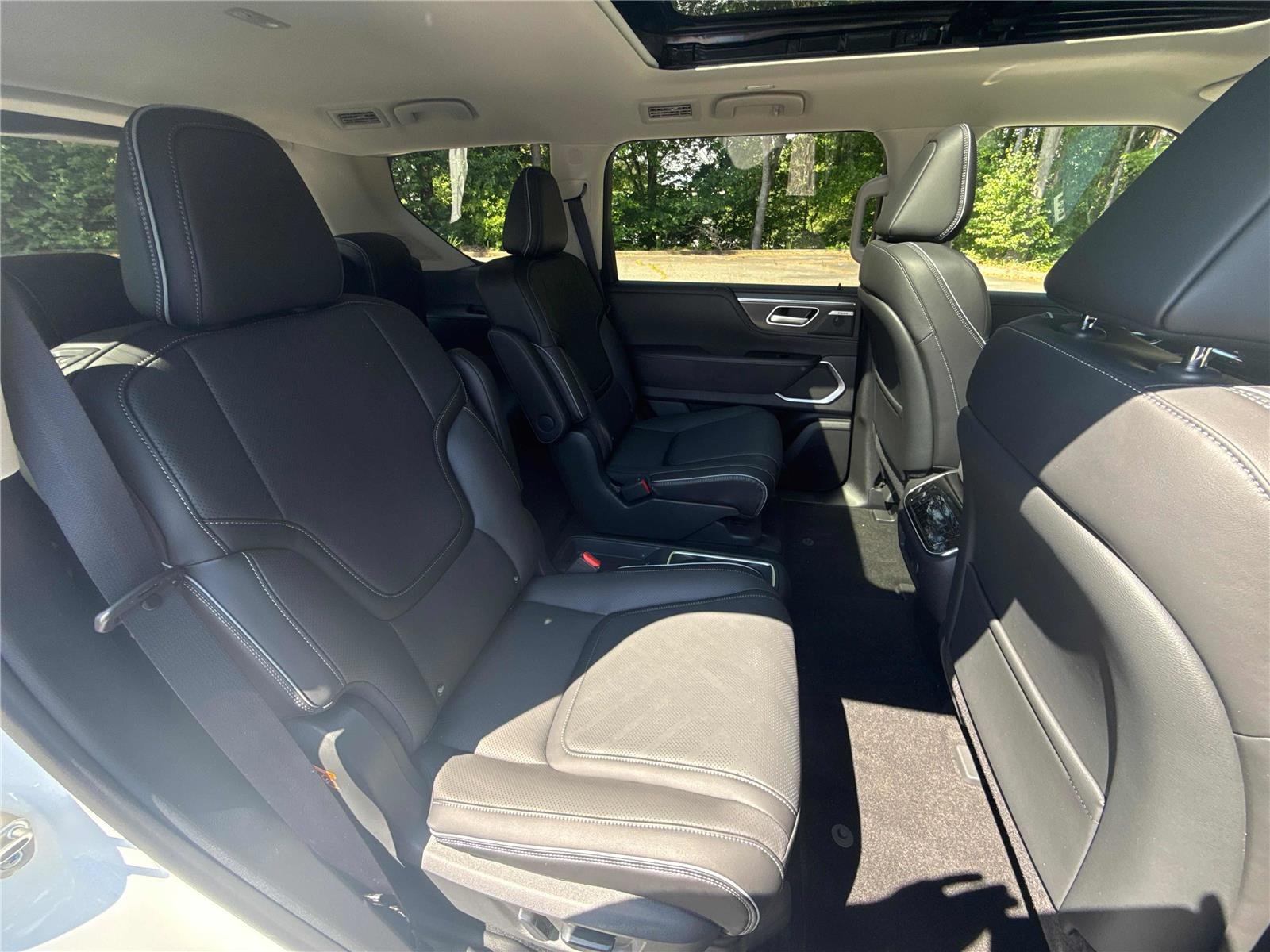 New 2026 RADIANT WHITE INFINITI Luxe 4WD image 29