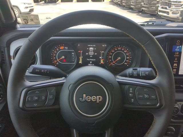 Used 2025 White Jeep Sport S image 29