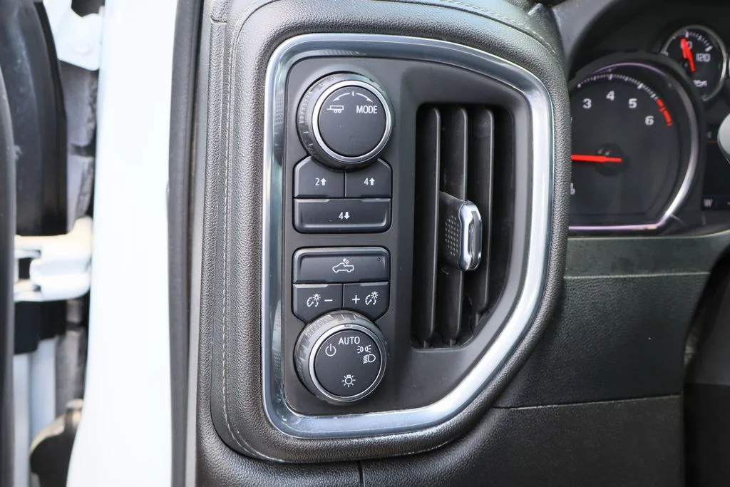 Used 2022 White Chevrolet LT image 13