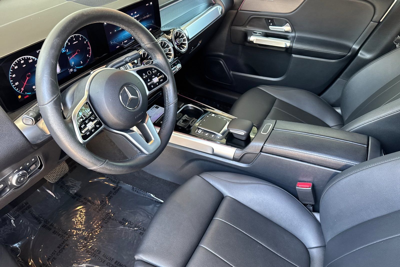 Used 2022 White Mercedes-Benz GLB 250 image 7
